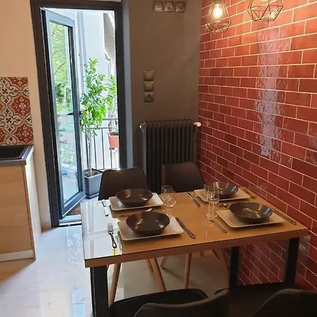Center Luxury 2 Baths Free Parking *