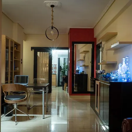 Center Luxury 2 Baths Free Parking Βόλος