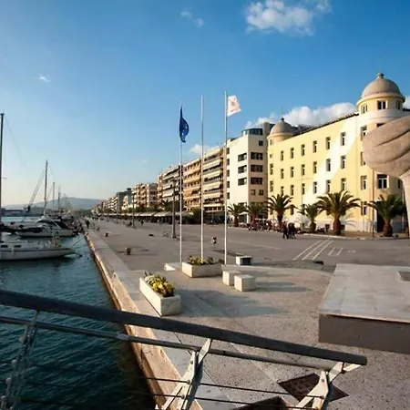 Center Luxury 2 Baths Free Parking Βόλος